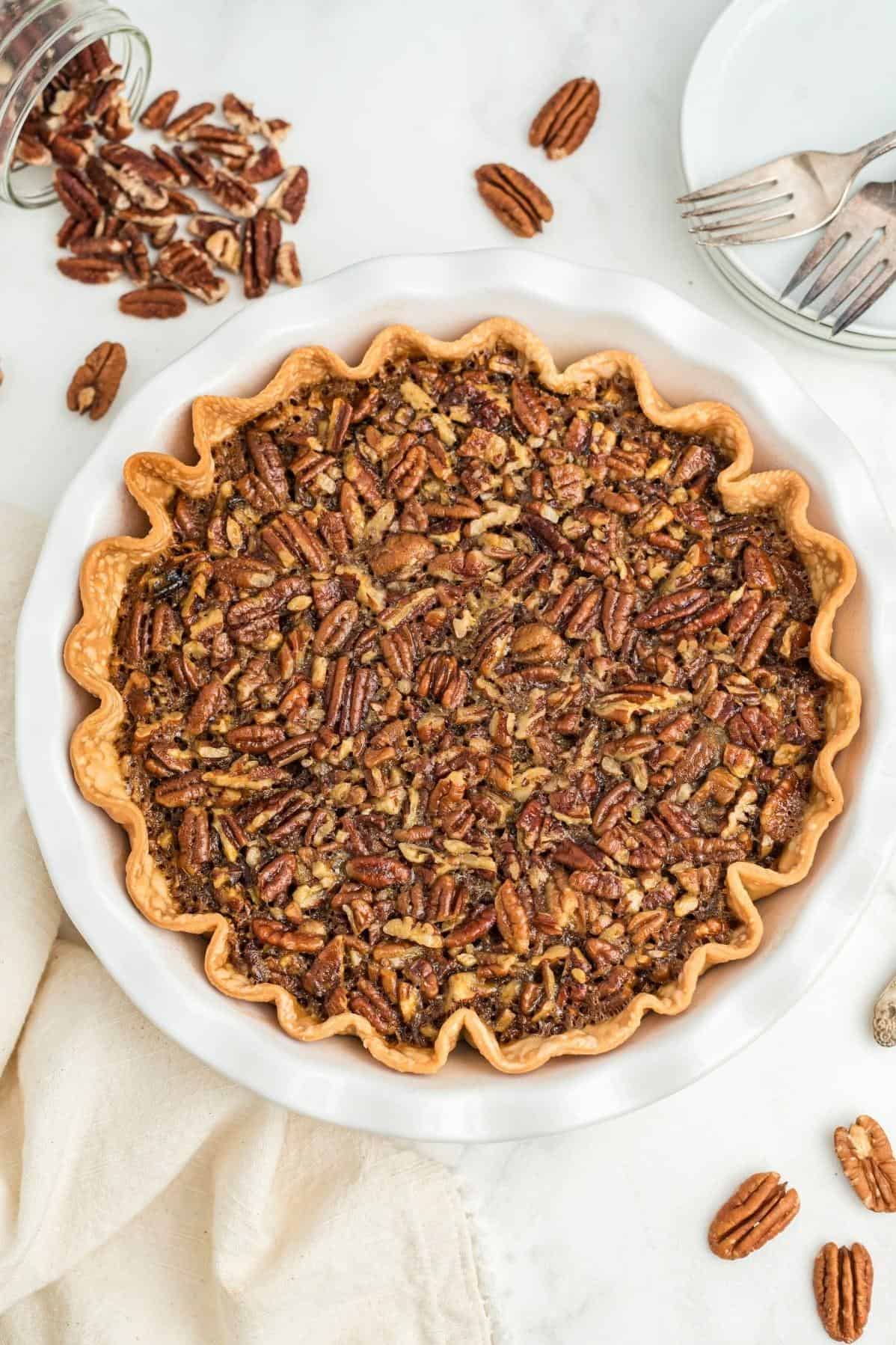  A beautifully golden brown crust with a delectable filling of pecans and molasses - this is a pie you simply can't resist.