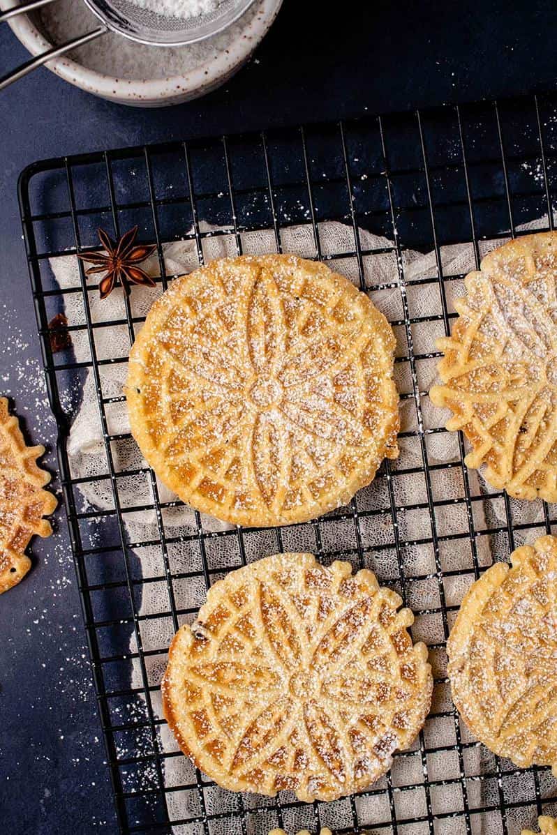  A closer look at these crispy vegan Pizzelle cookies