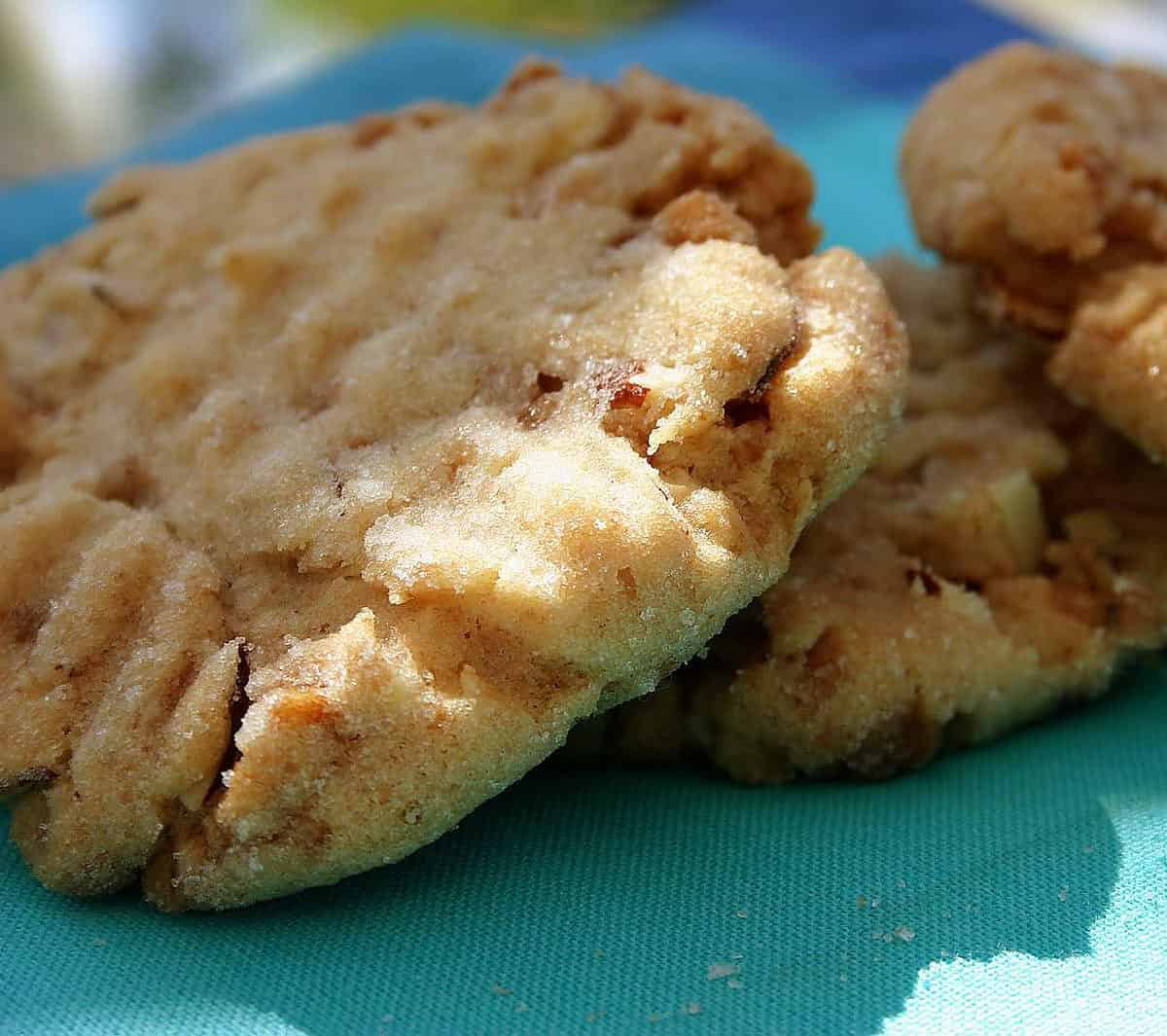  A cookie that's crunchy on the outside yet soft and gooey on the inside.