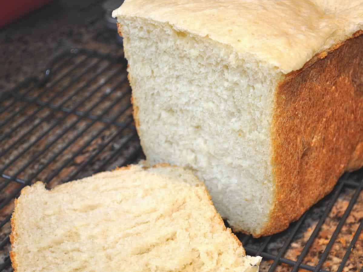  A fluffy, golden crust awaits you in this sourdough bread recipe!