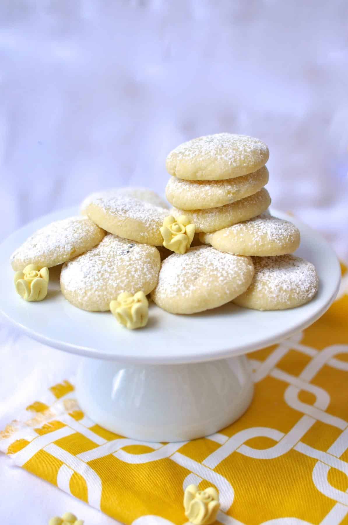  A little tropical twist on classic shortbread cookies.