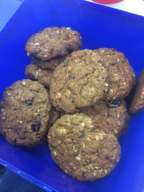  A mouthwatering tray of freshly baked oat cookies.