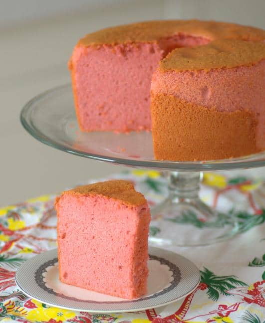 A perfect combination of tart guava and fluffy cake.