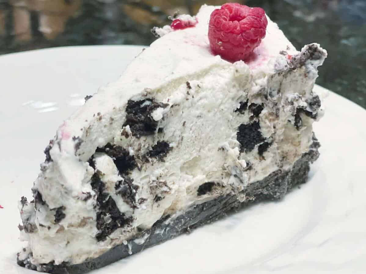  A slice of heaven wrapped in chocolate and Oreo crust!