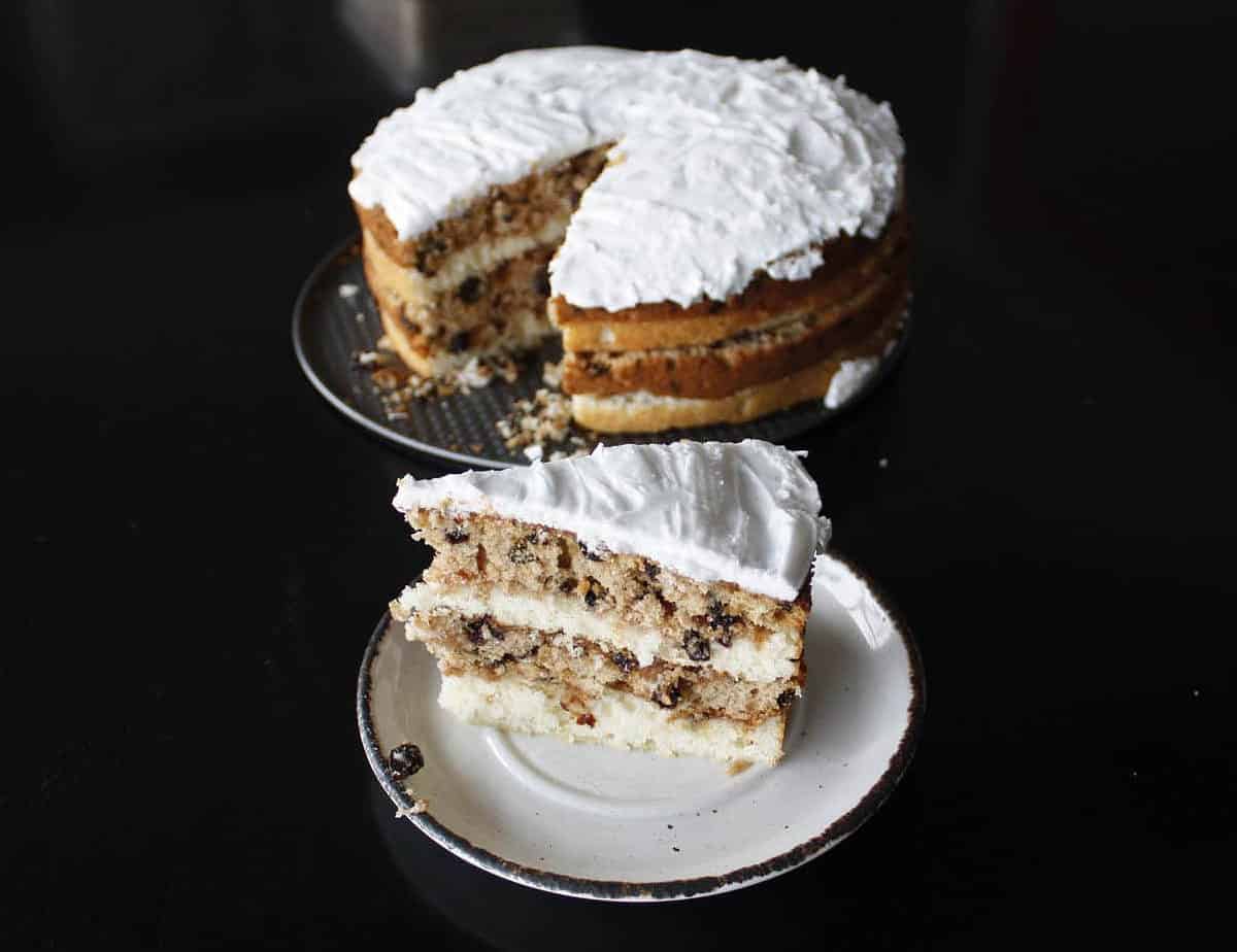  A whimsical twist on a classic vanilla cake.