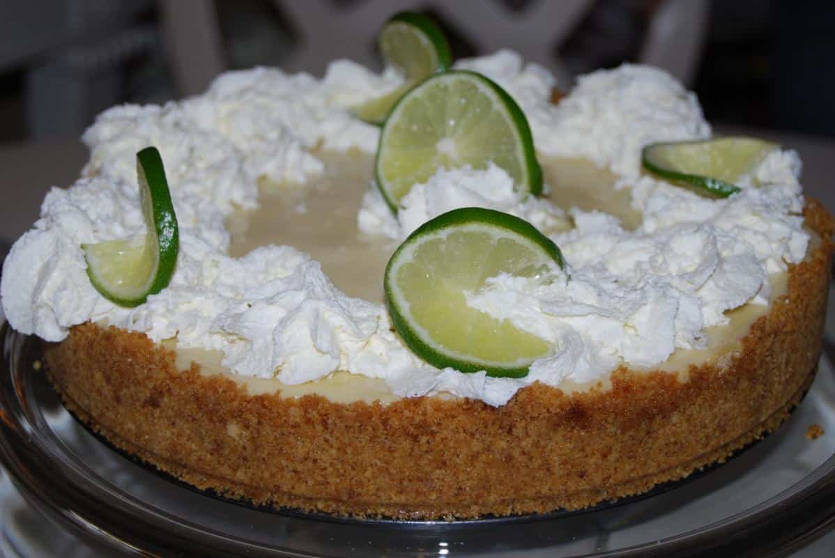  Cool and refreshing key lime pie, the perfect summer dessert!