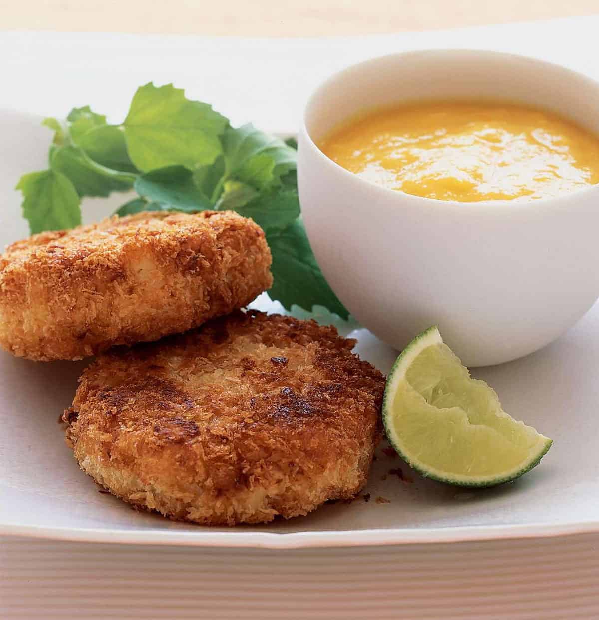  Dive into these spicy crab cakes for a burst of flavor!