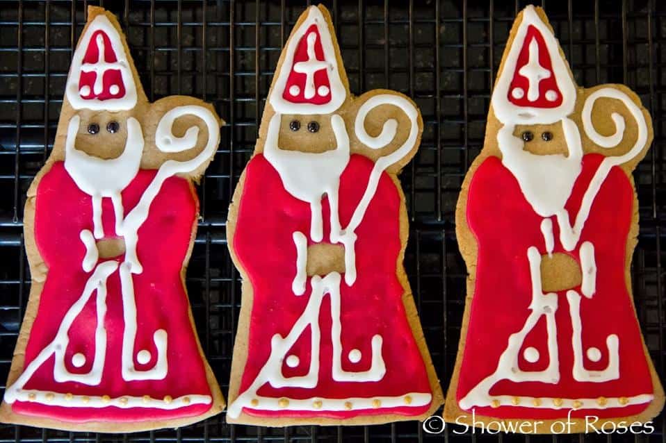  Enjoy the festive spirit with these Saint Nicholas cookies!