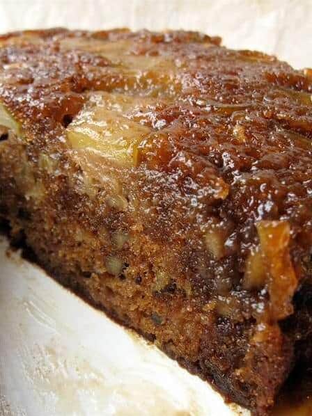  Impress your family and friends with a stunning apple upside-down cake.