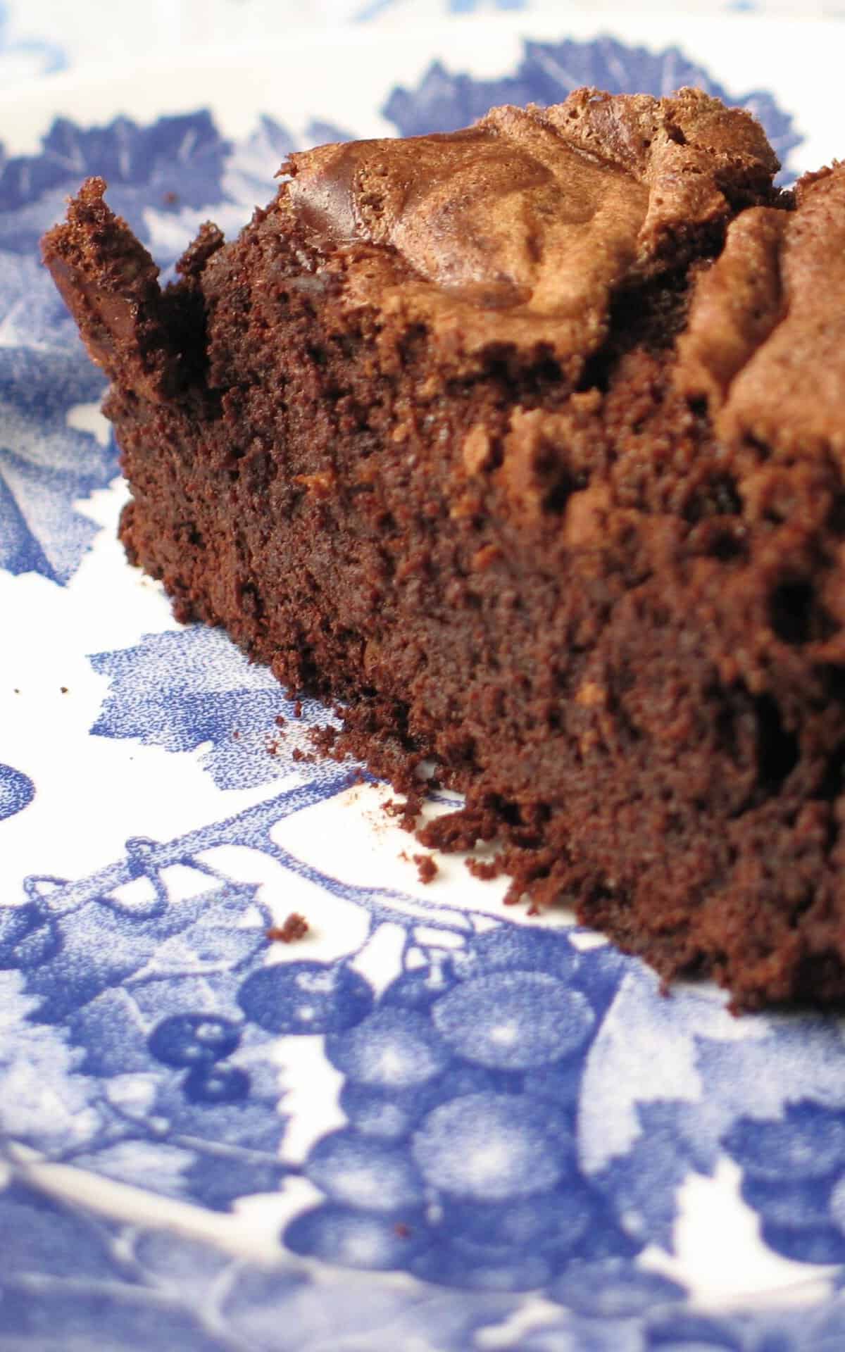  Indulge in the rich and decadent flavors of our Italian Chocolate Walnut cake.