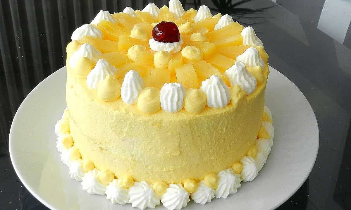  Layers upon layers of luscious cream and pineapple goodness.