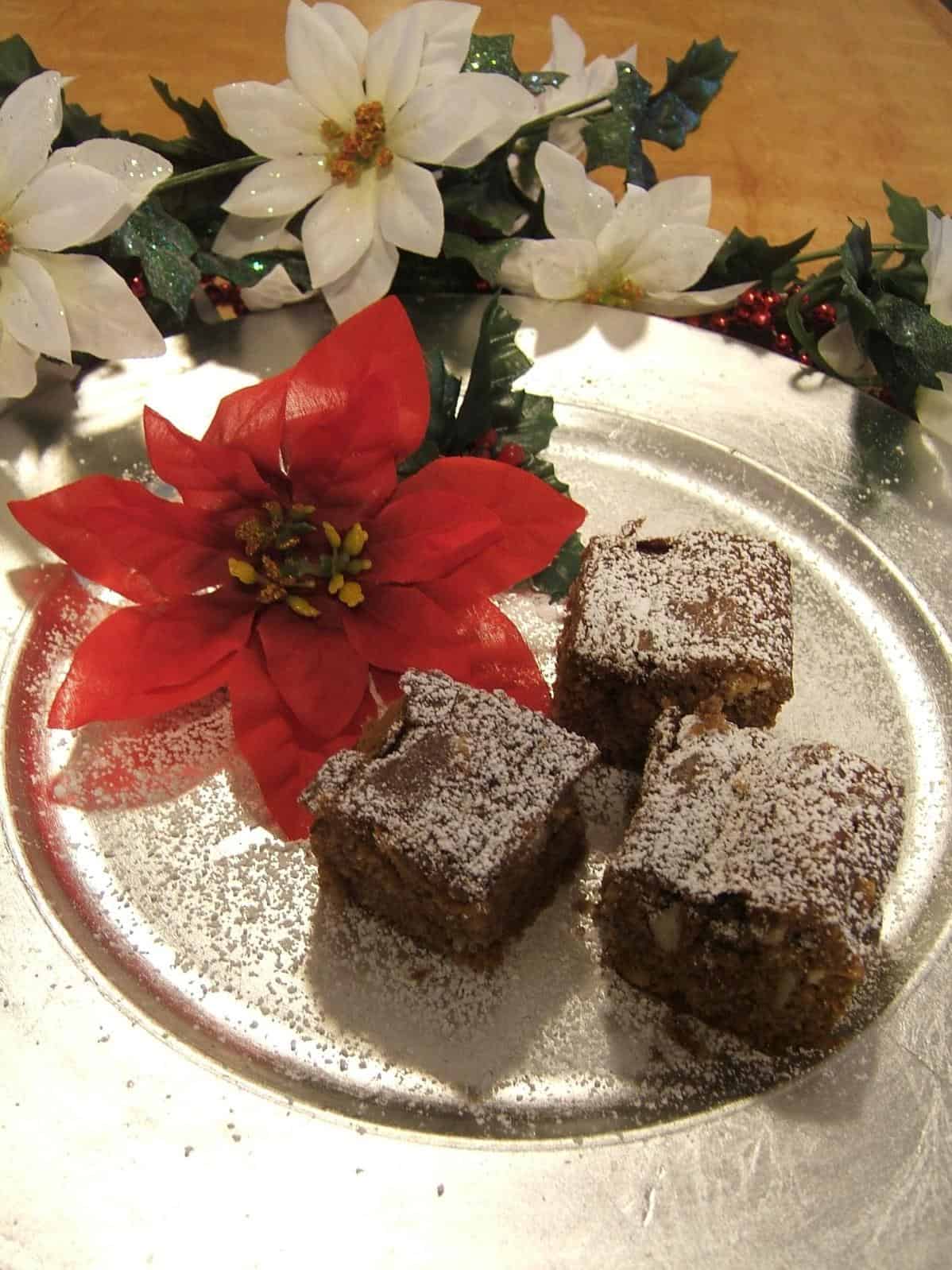  Let the aroma of cinnamon and nutmeg fill your kitchen with this delicious Sinterklaas cake.