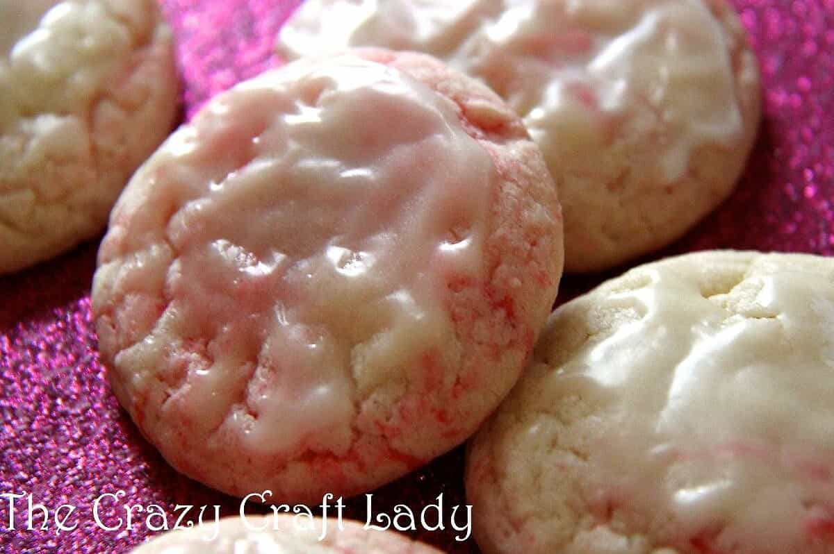  Looking for a sweet treat to impress your guests? These almond cookies are just the ticket!