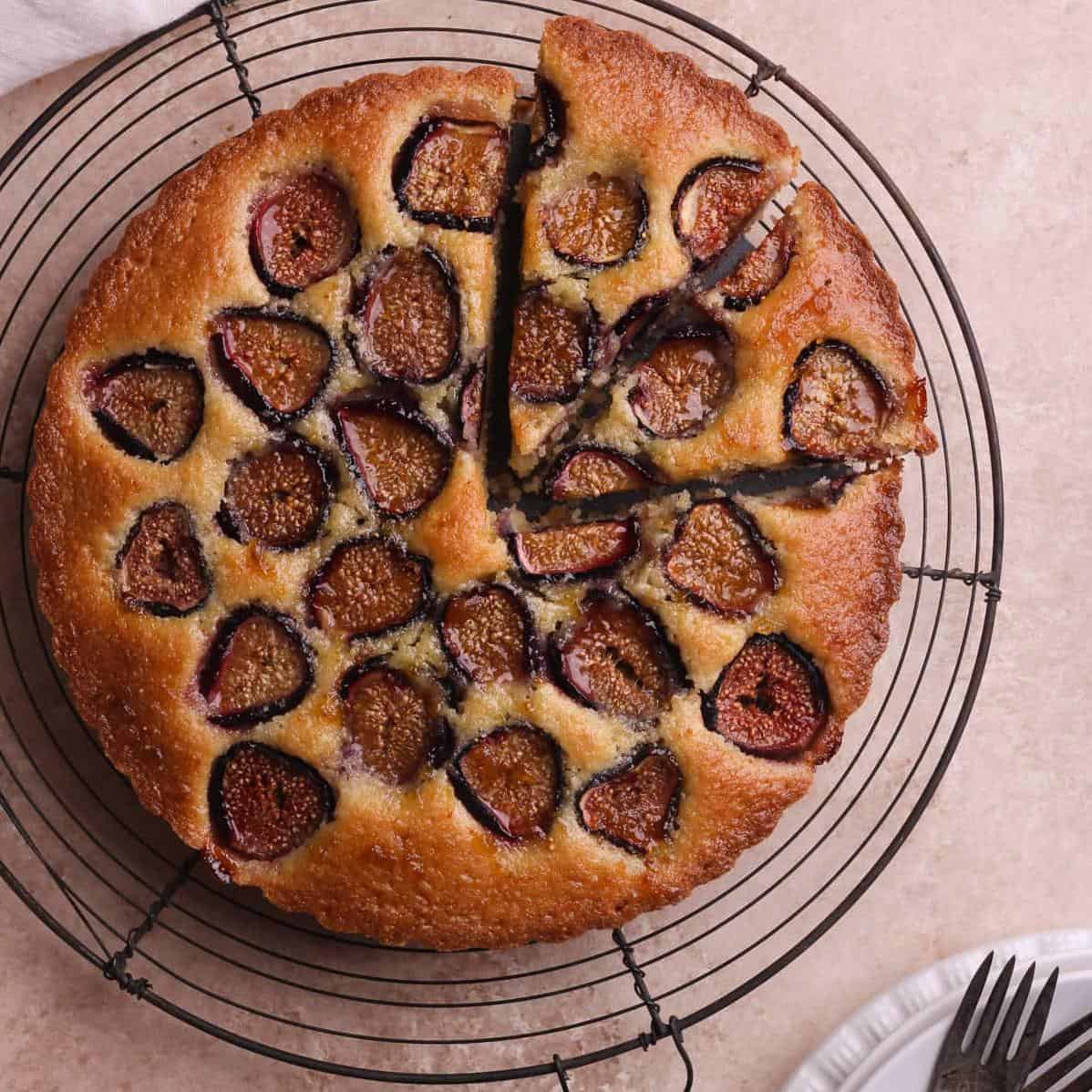  Perfect harmony between figs and almonds.