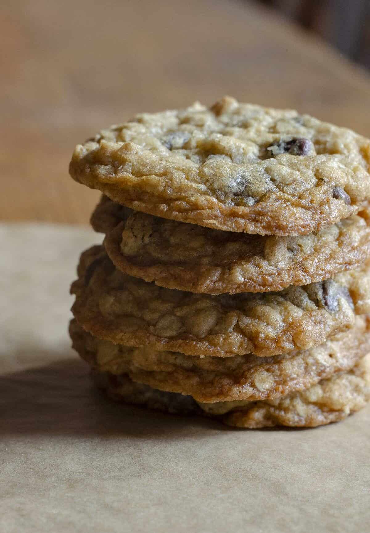  Savor the delicious aroma of freshly baked oatmeal cookies.