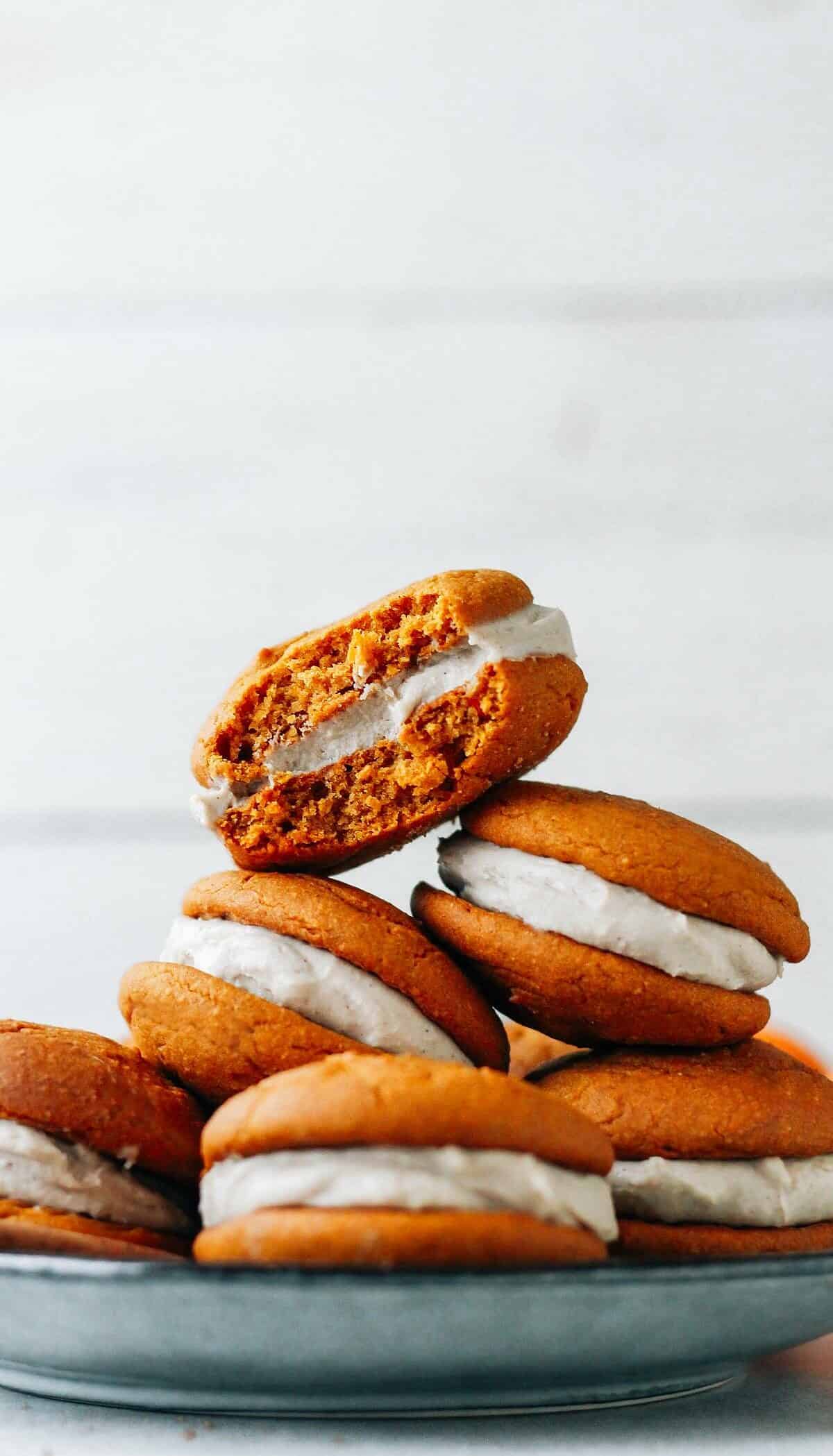  Soft and fluffy vegan pumpkin whoopie pies with a creamy filling.
