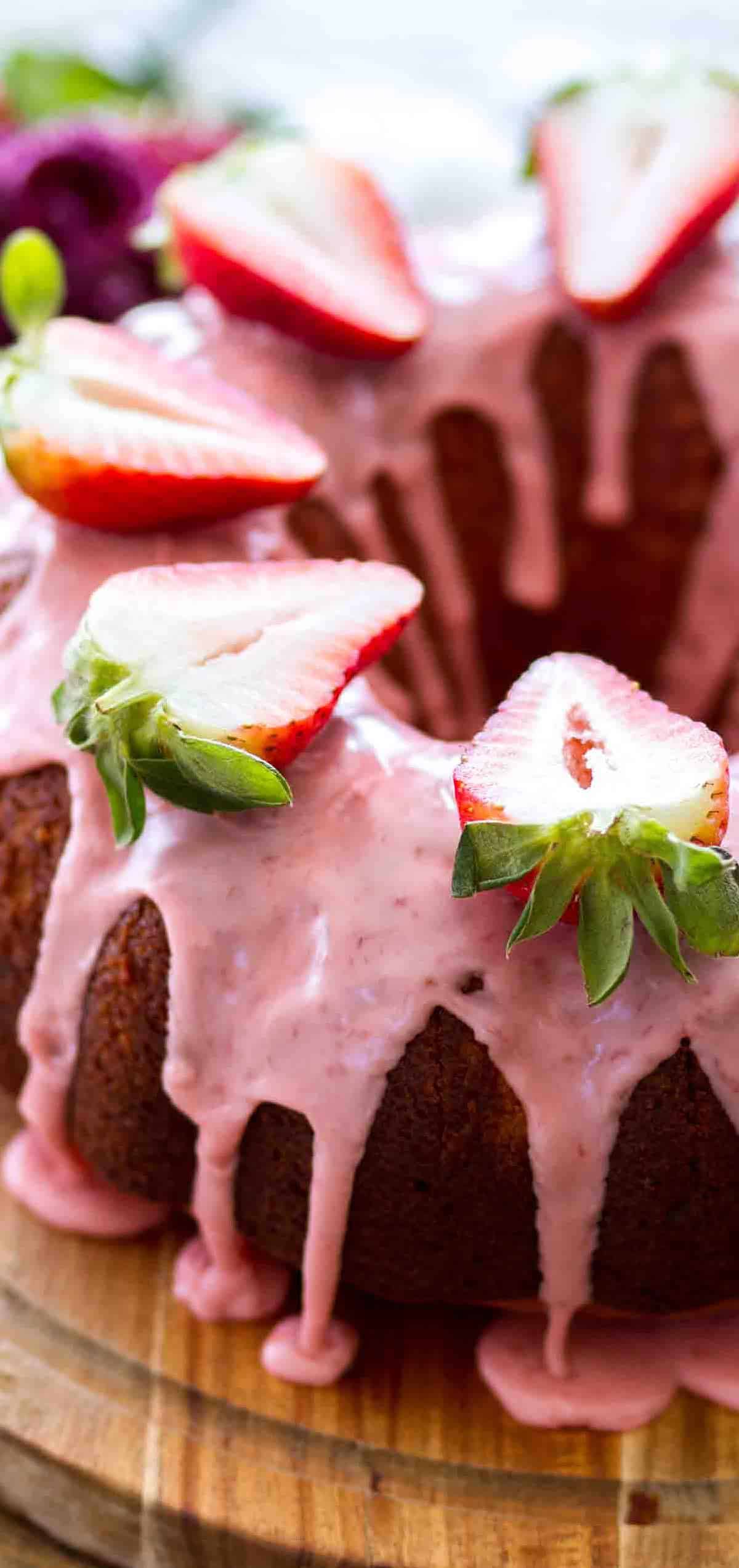 Scrumptious Strawberry Bundt Cake Recipe – Easy & Delicious
