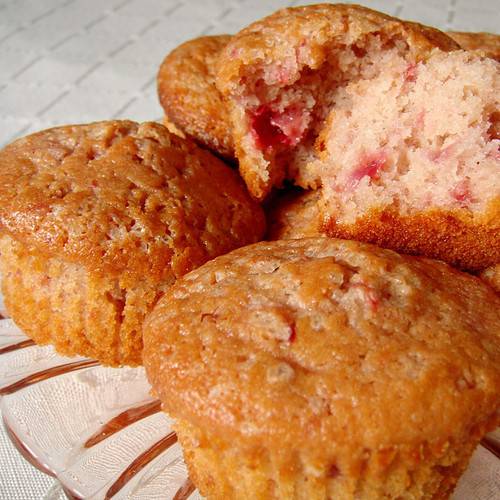 Strawberry N' Creme Muffins - Just Like Eat N' Park! Copycat