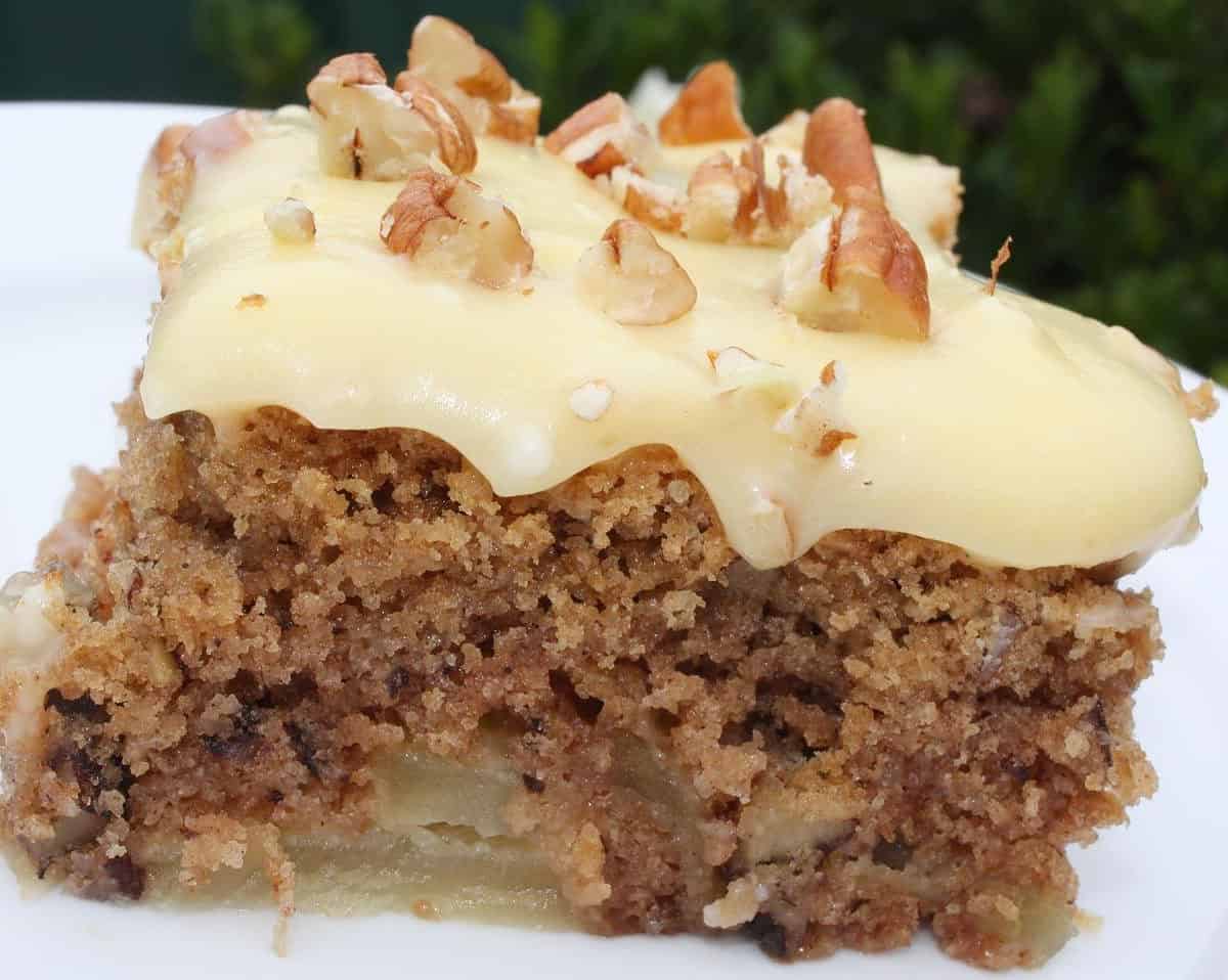  Take a bite of our sweet and tangy apple cake, a recipe that will make your taste buds dance with joy.