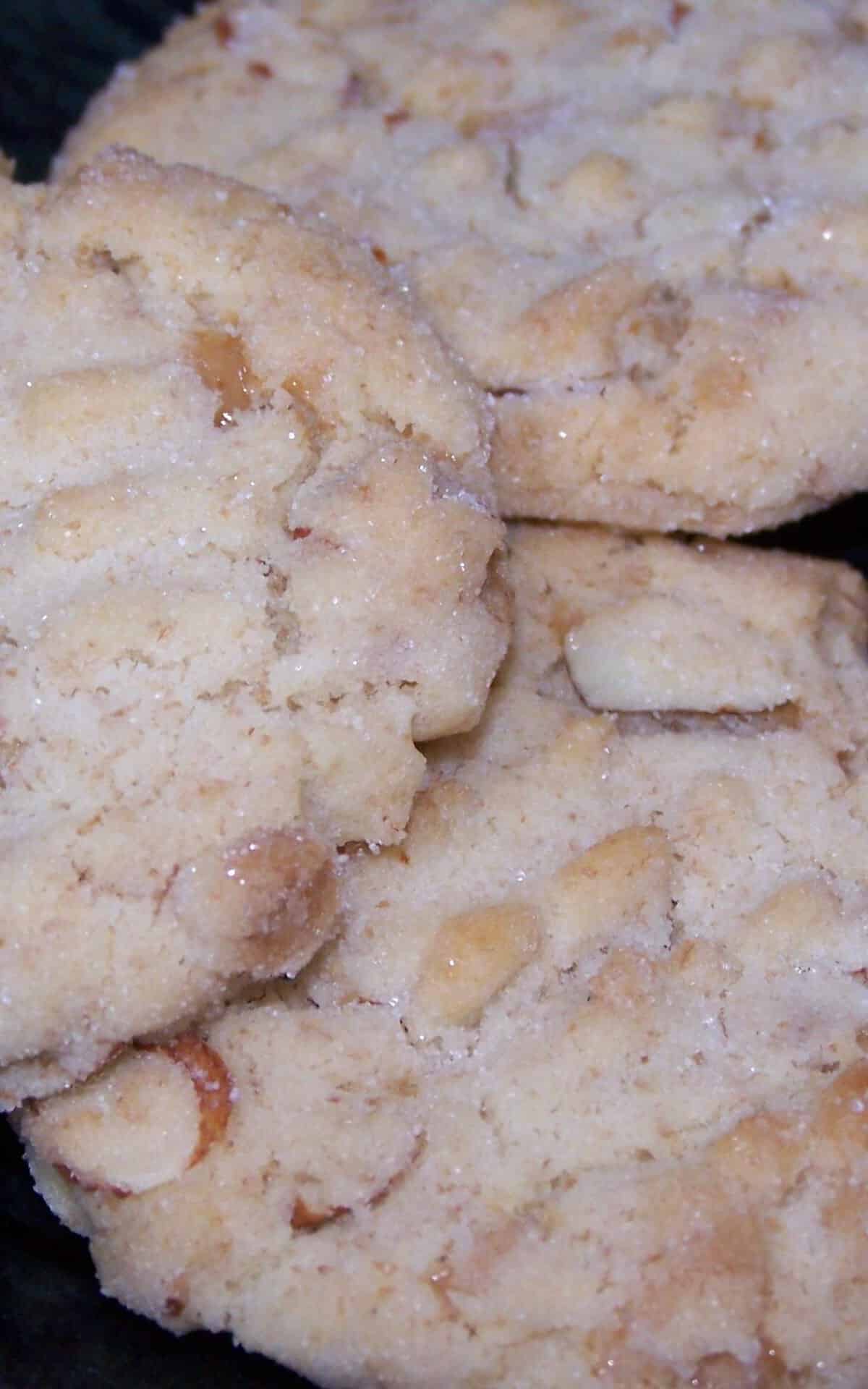 Texan-Size Almond Crunch Cookies
