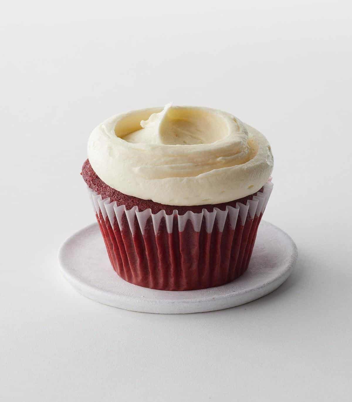  The creamy white icing sits atop of these cupcakes like a cloud.