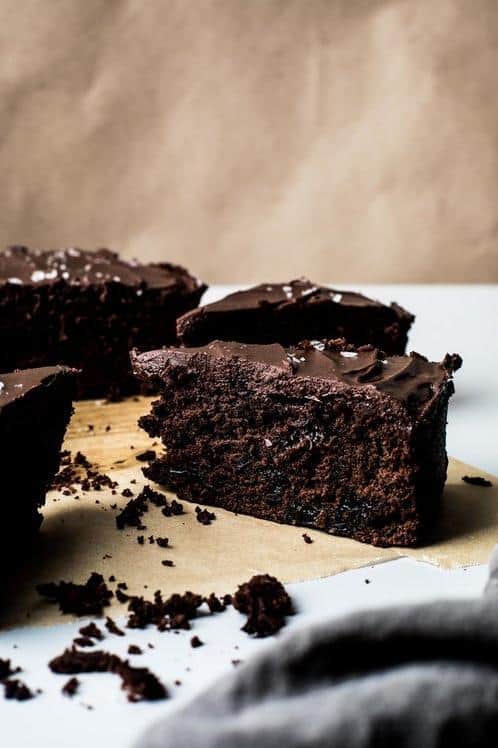 The perfect afternoon pick-me-up: chocolate prune cake and a cuppa tea.