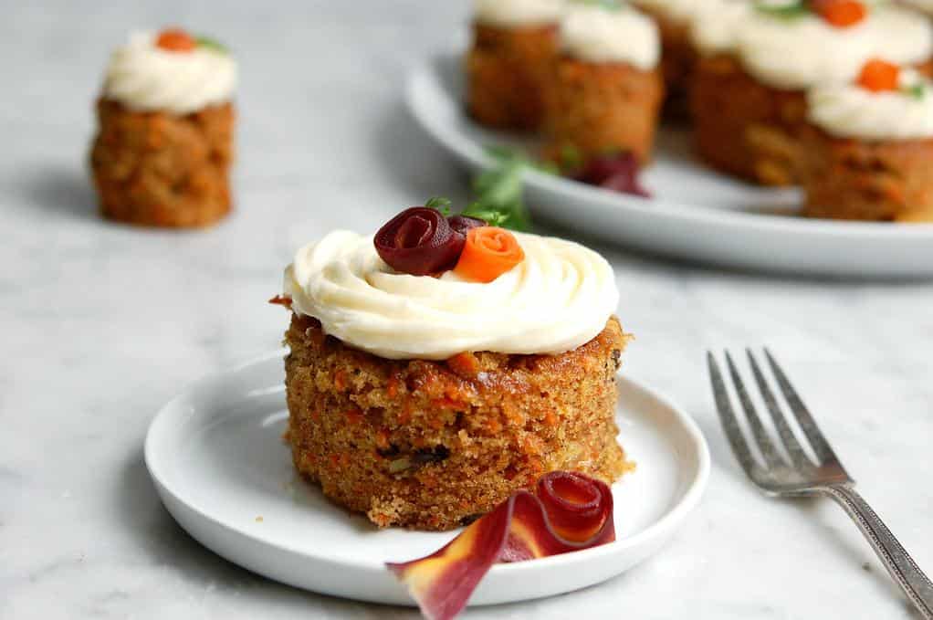  The perfect slice of carrot cake is a masterpiece of sweetness and spiciness.