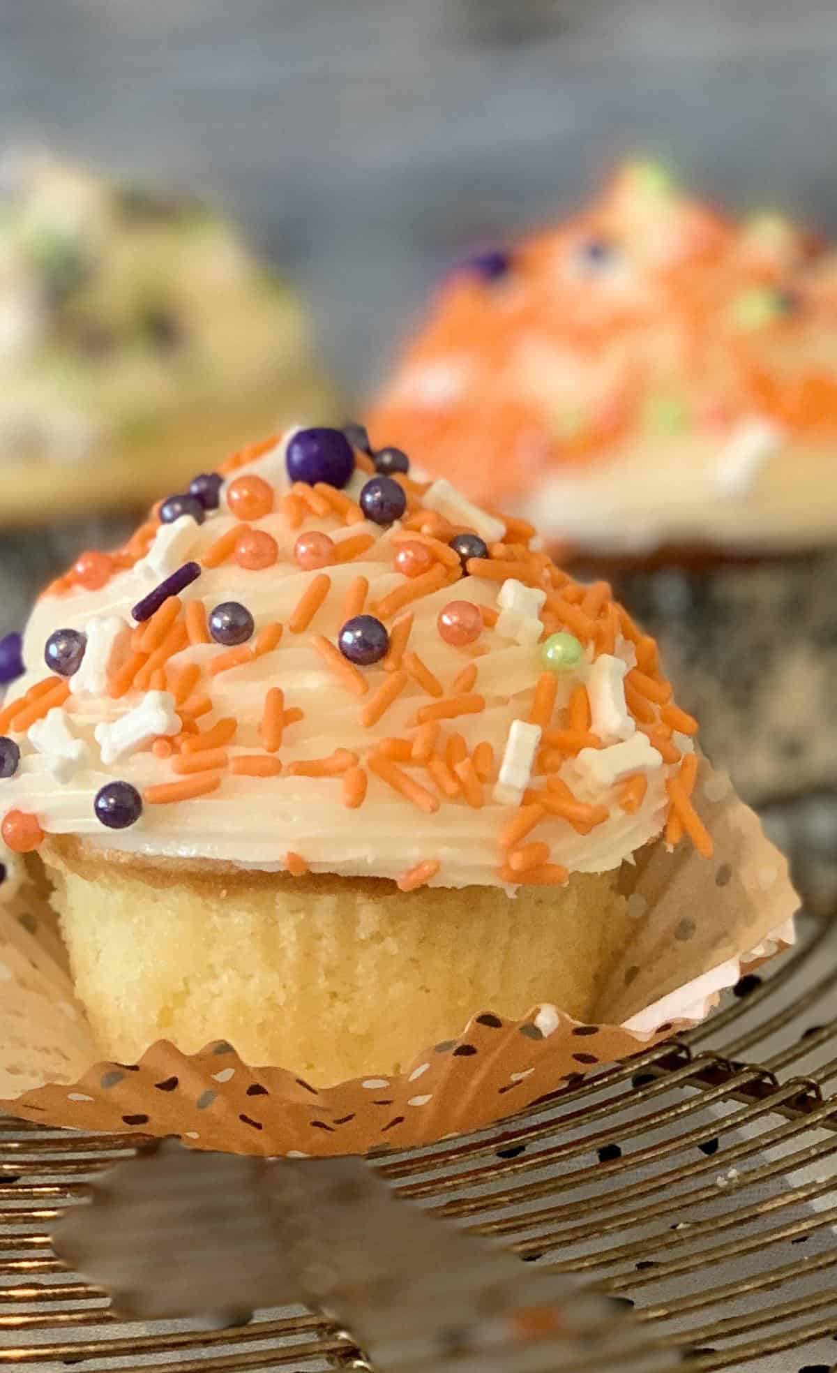  These orange vanilla cupcakes are like a ray of sunshine on a cloudy day.