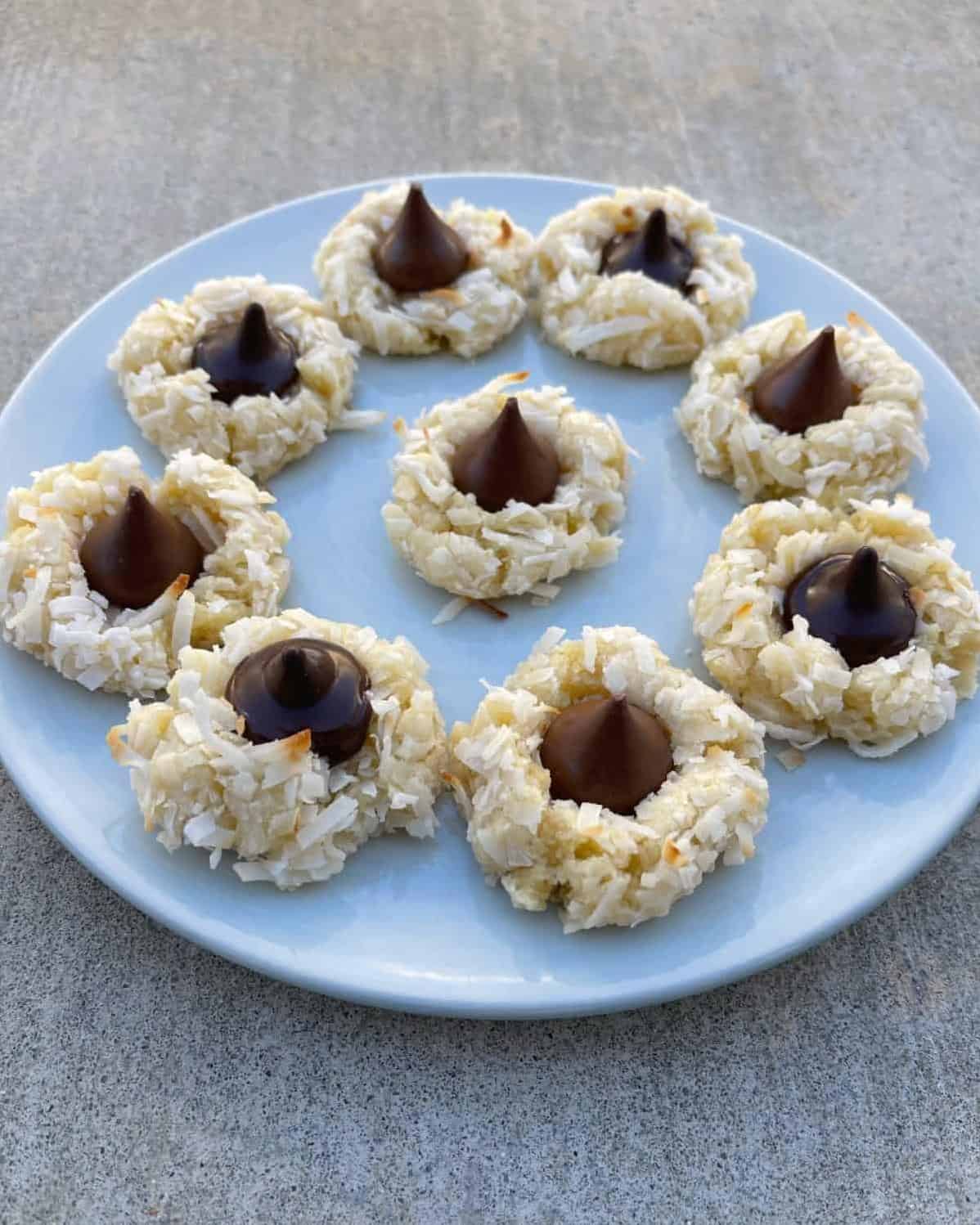  Who says AIP desserts can't be delicious? These macaroons are a game changer!