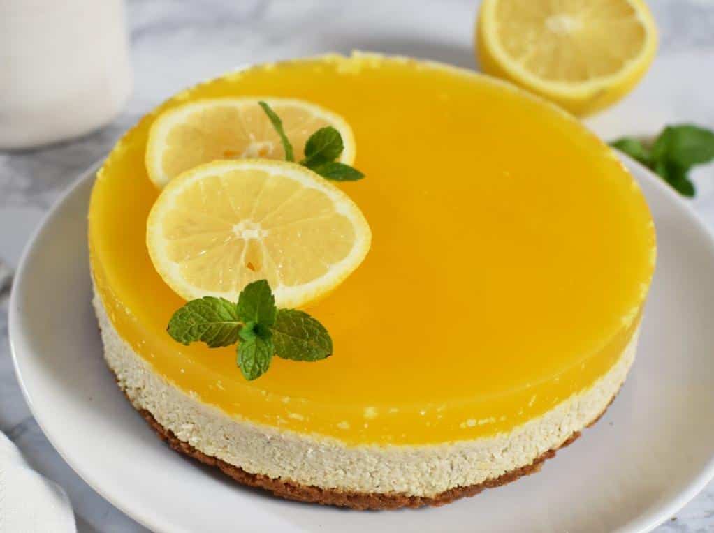  With a buttery graham cracker crust, creamy cheesecake filling, and sweet lemon topping, this dessert is a showstopper.