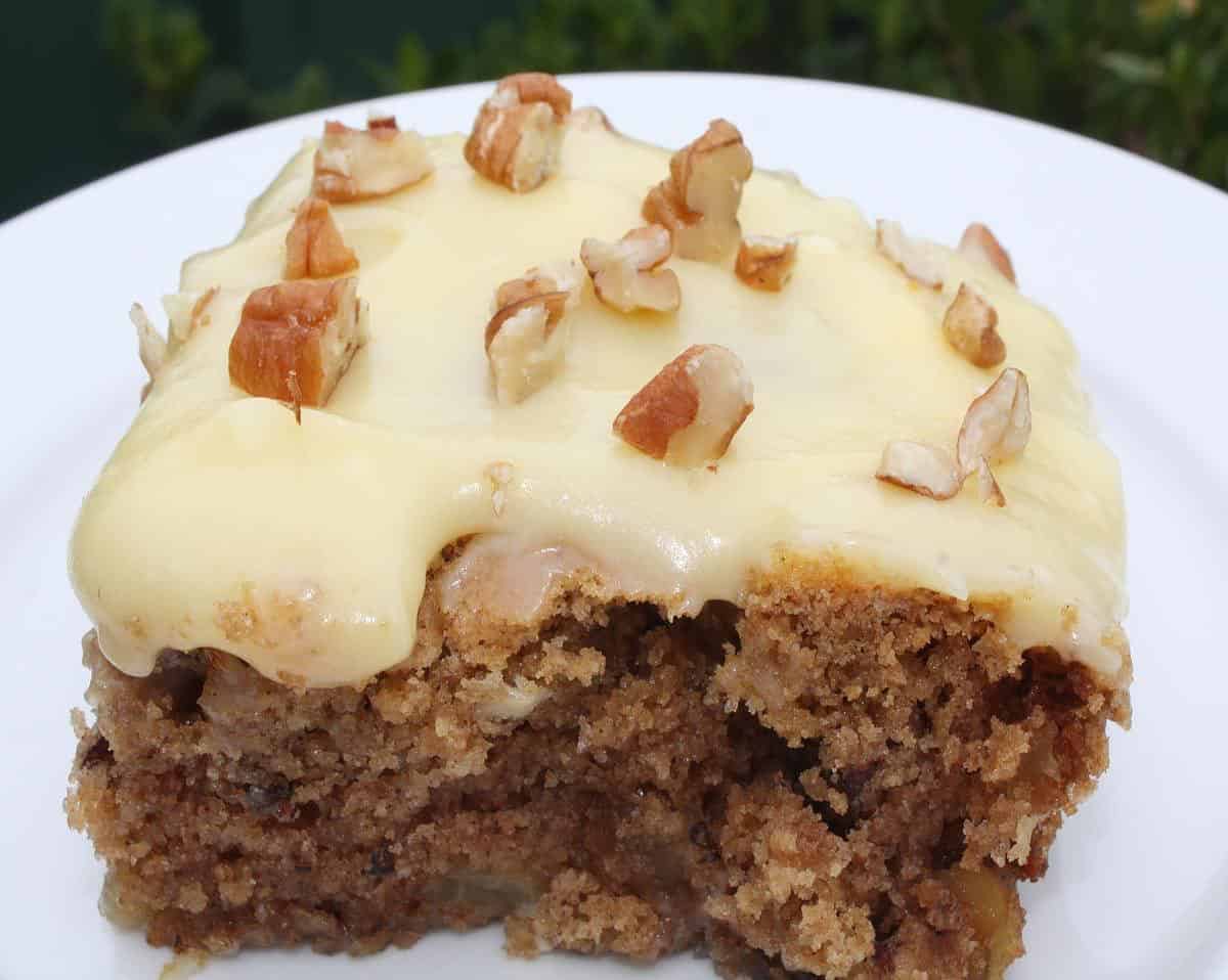  With a moist texture and hints of cinnamon, this Washington Apple Cake is perfect for fall.