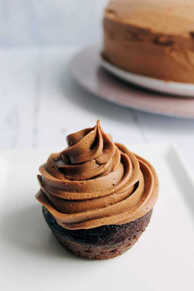  With this chocolate paste, you'll decorate cake like a pro.