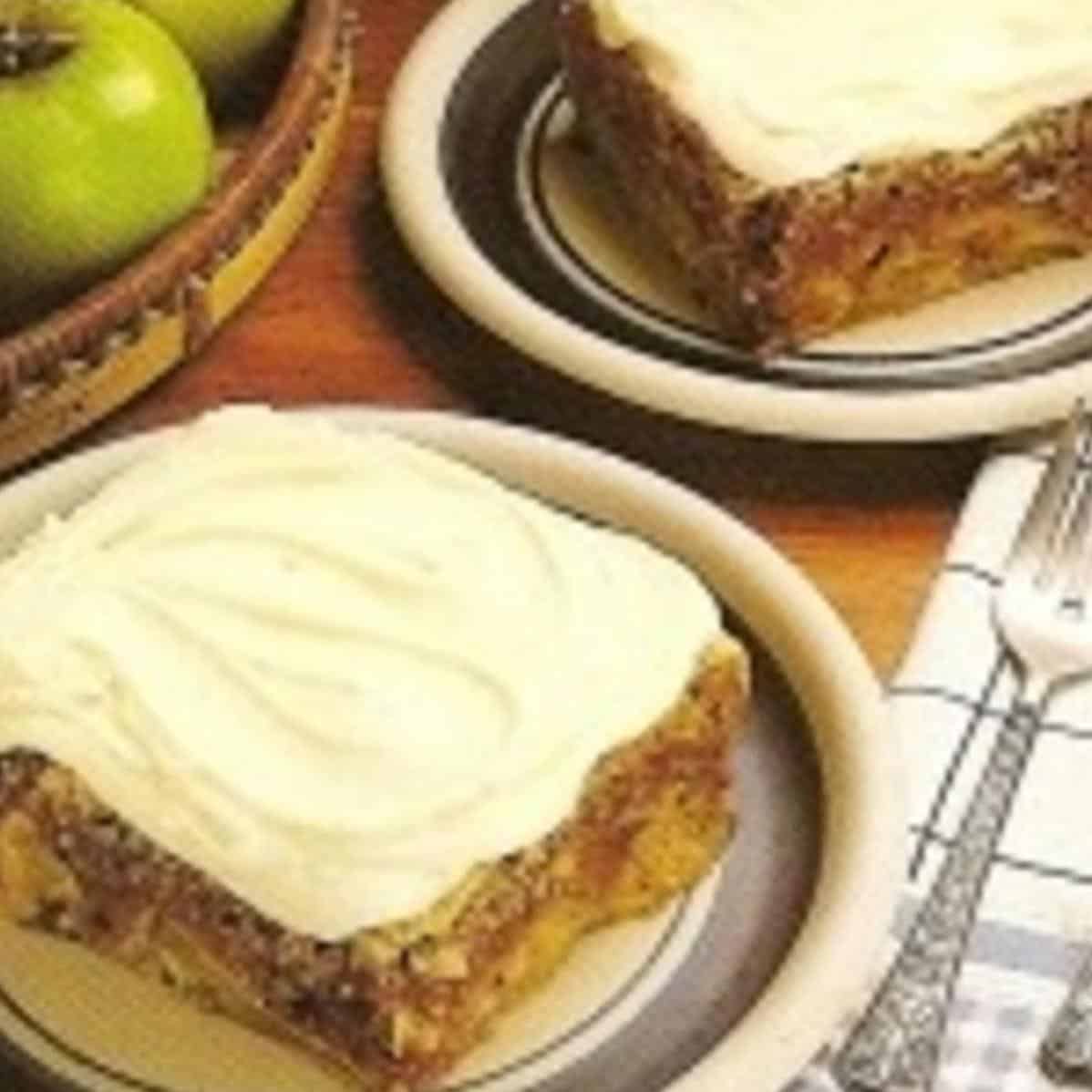  You don't have to go to the state of Washington to enjoy this mouth-watering apple cake recipe.